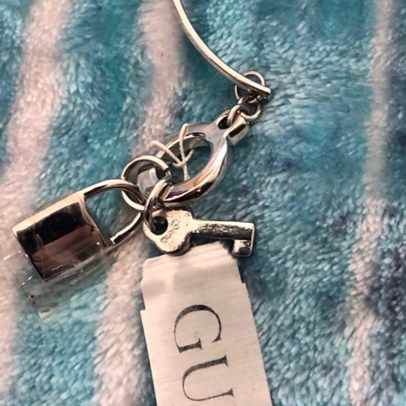 Guess Lock Key Charm Silver Tone Toggle Bangle Bracelet NWT - Picture 3 of 3